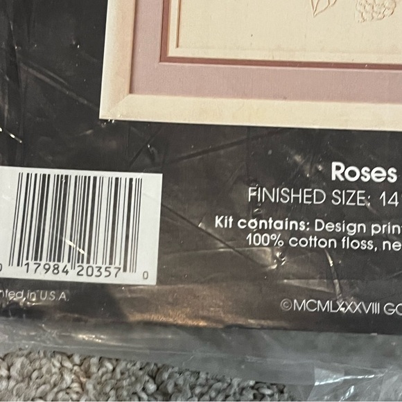 Golden Bee Roses with Border Stamped Cross Stitch Kit 14" x 18" Leaf Floral 90s - Picture 5 of 7